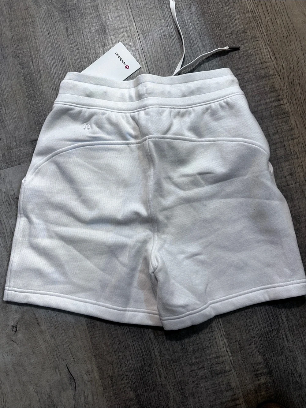NWT Lululemon Women’s Scuba High-rise Short 5” Inseam White Size 4
